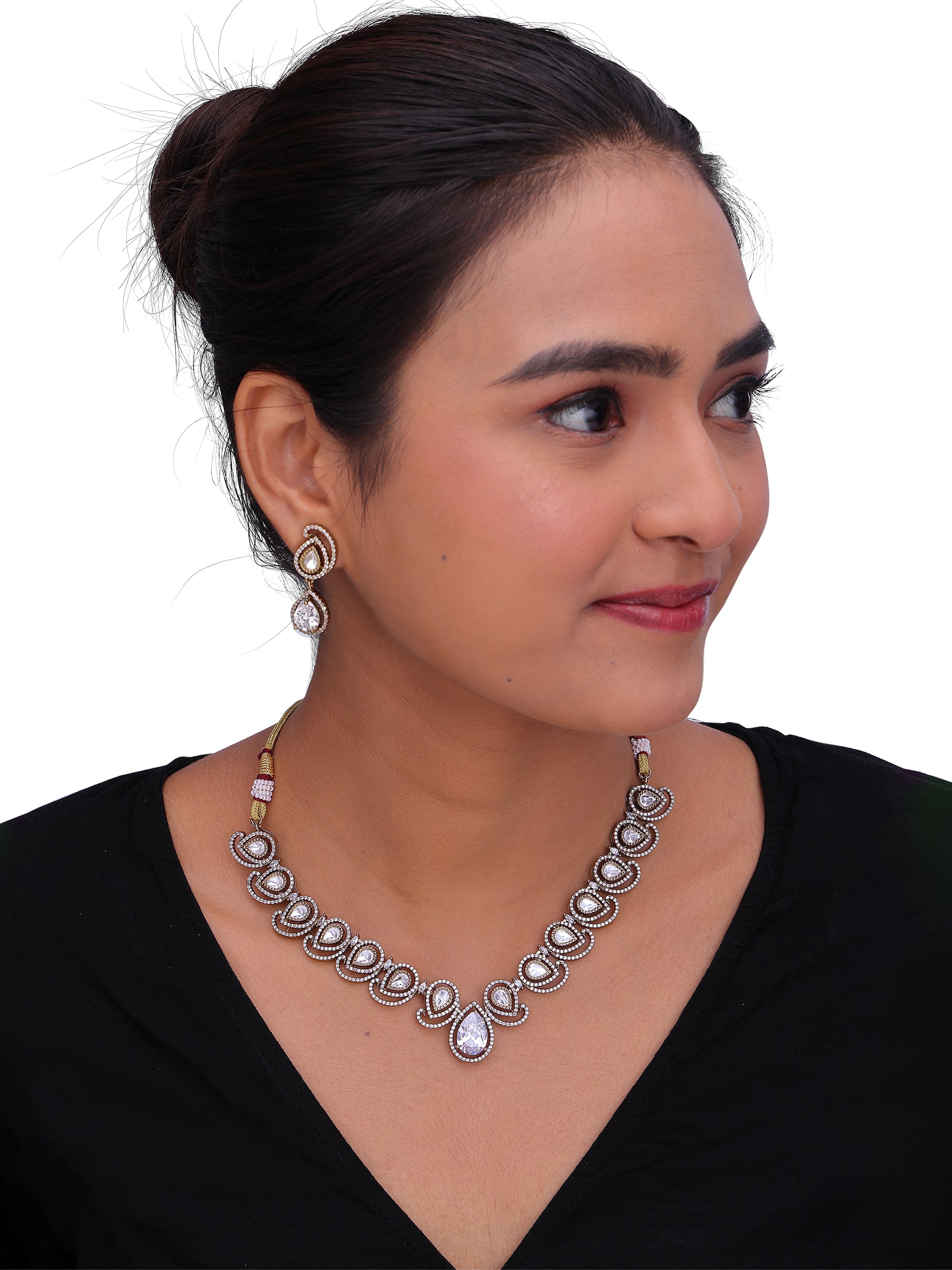 Beautiful Teardrop Necklace and Earring Set for Special Occasion.
