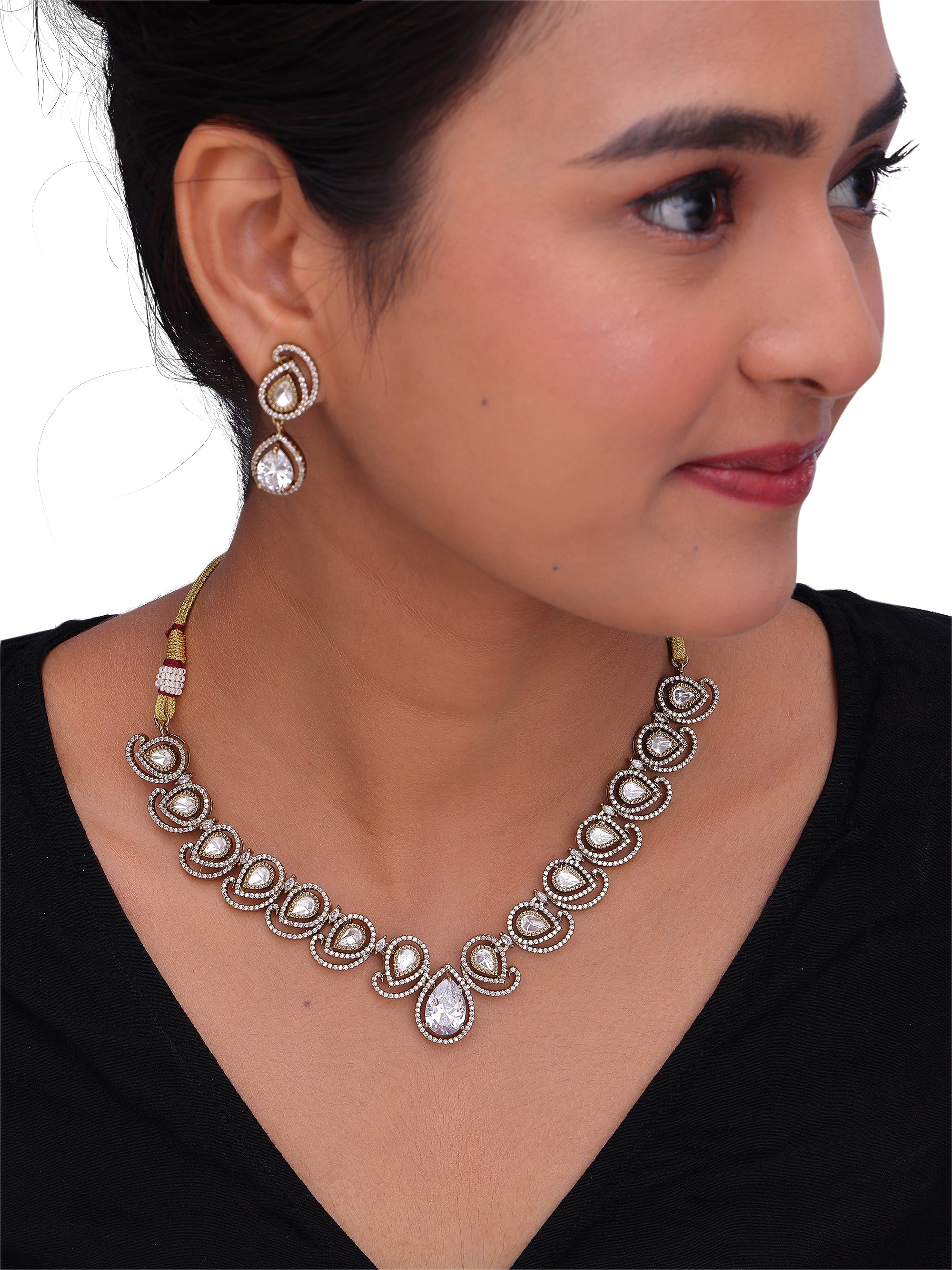 Beautiful Teardrop Necklace and Earring Set for Special Occasion.