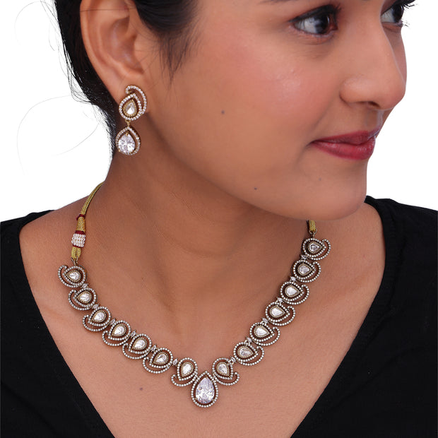 Beautiful Teardrop Necklace and Earring Set for Special Occasion.