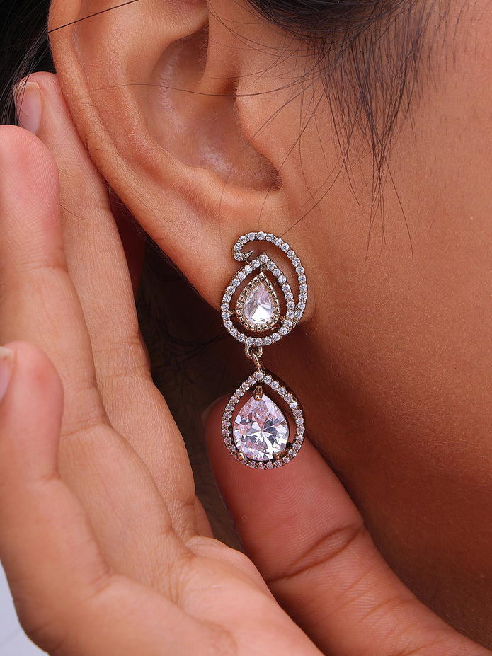 Beautiful Teardrop Necklace and Earring Set for Special Occasion.