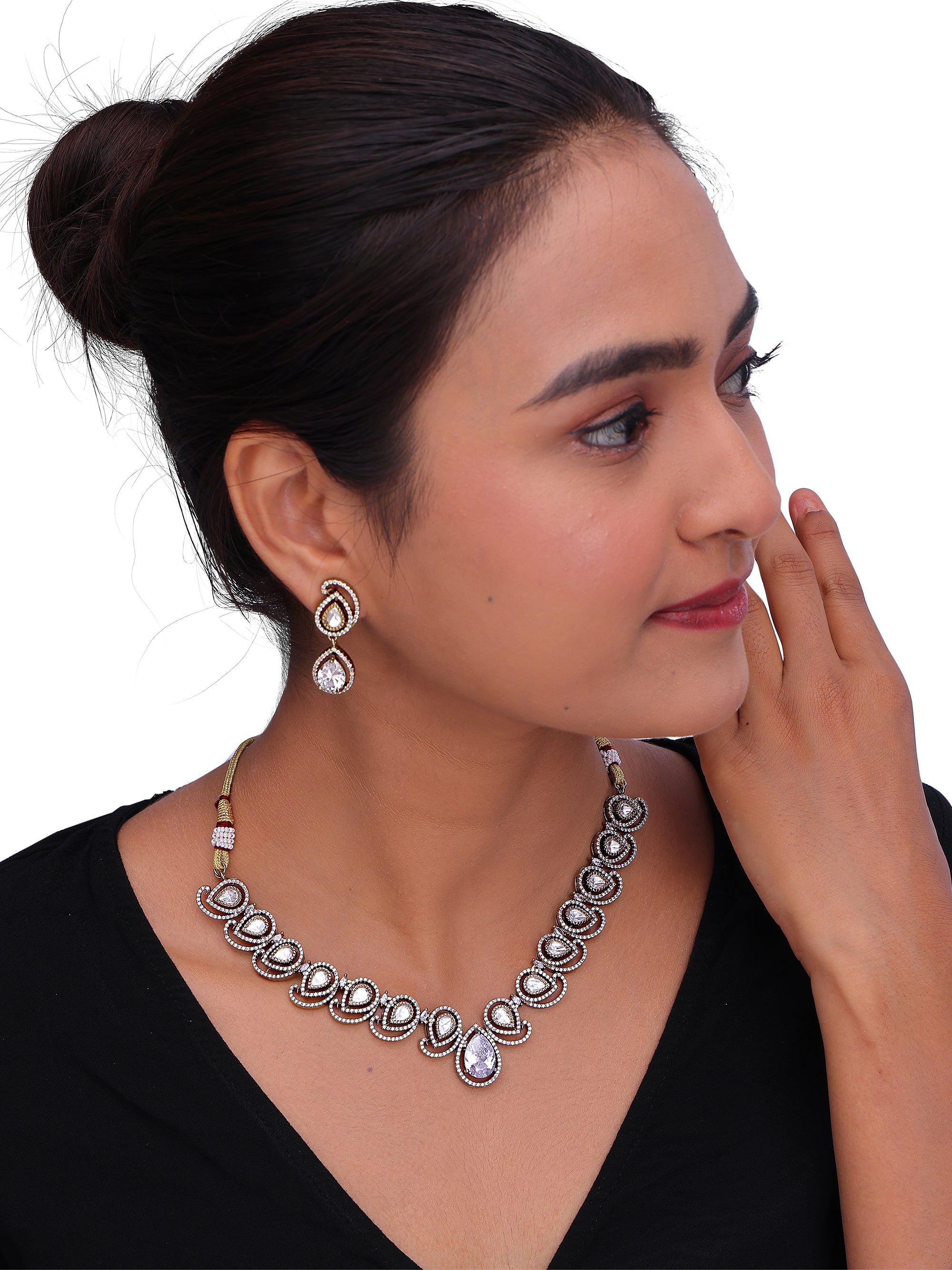 Beautiful Teardrop Necklace and Earring Set for Special Occasion.