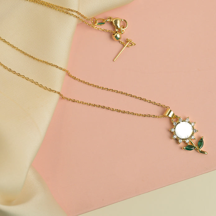 Elegant Gold-Plated Floral Pendant Necklace for Women