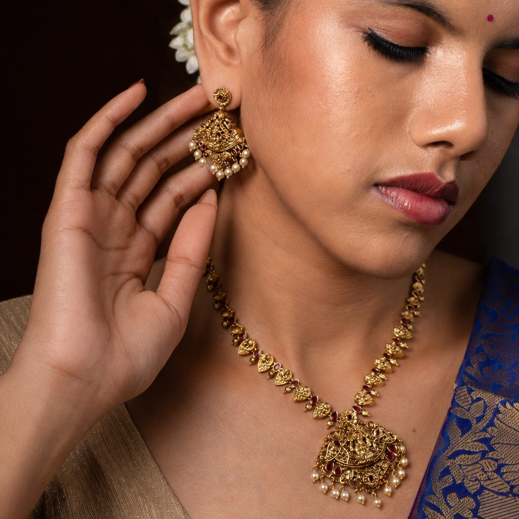 Vaidehi Pearl Necklace Set