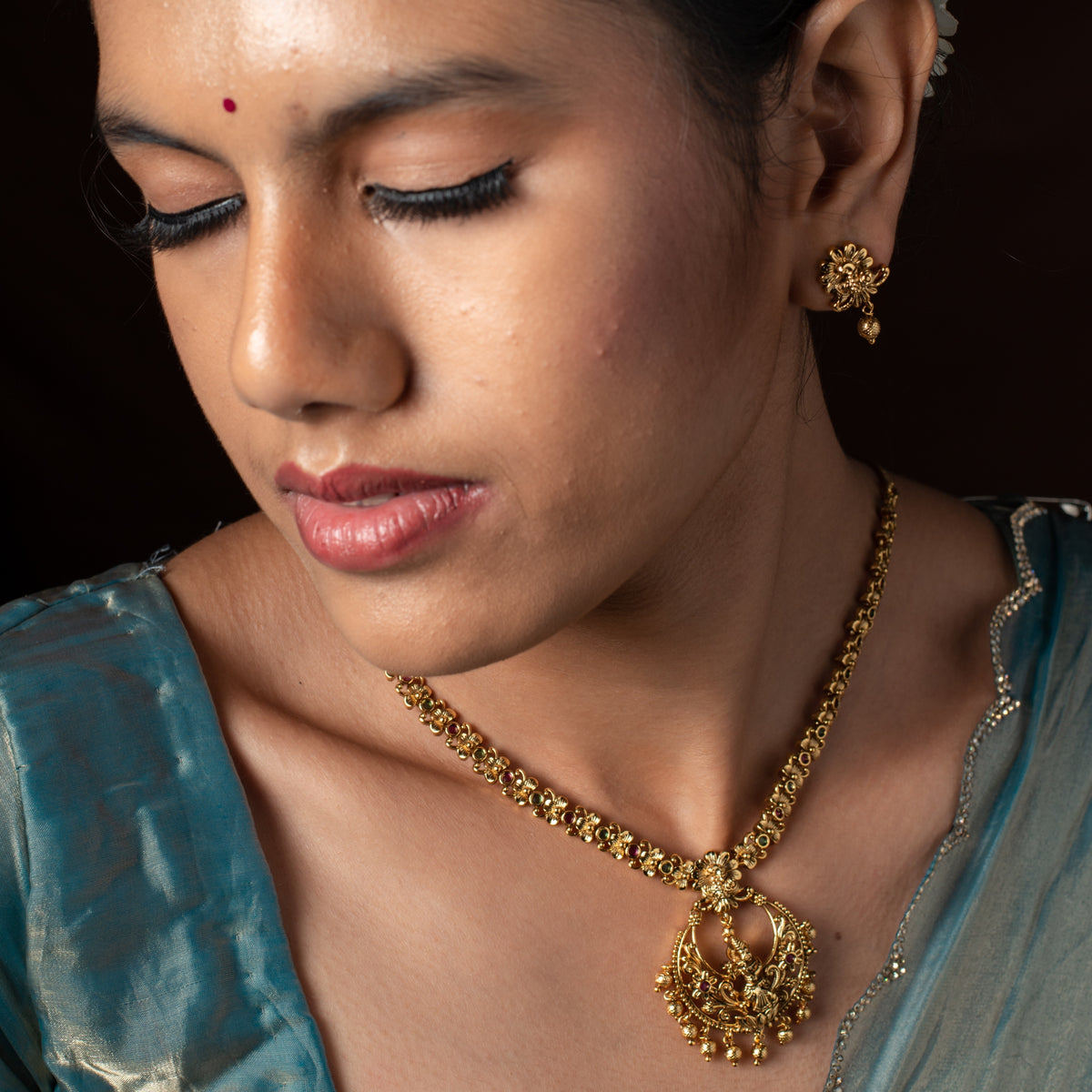 Rajeshwari Ratna Necklace Set